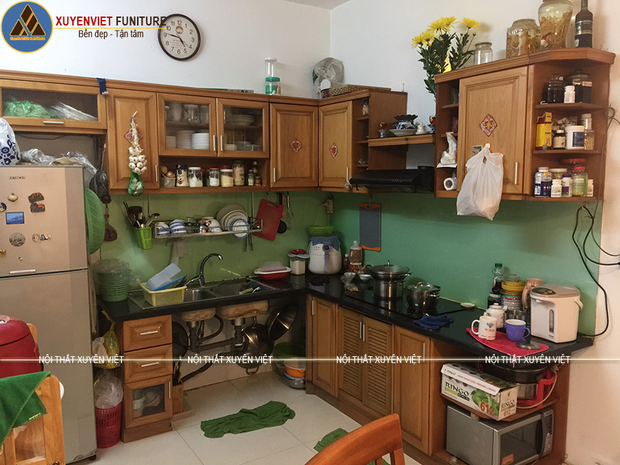 Hiện trạng tủ bếp gỗ bị mối và xập xệ nhà anh Trí