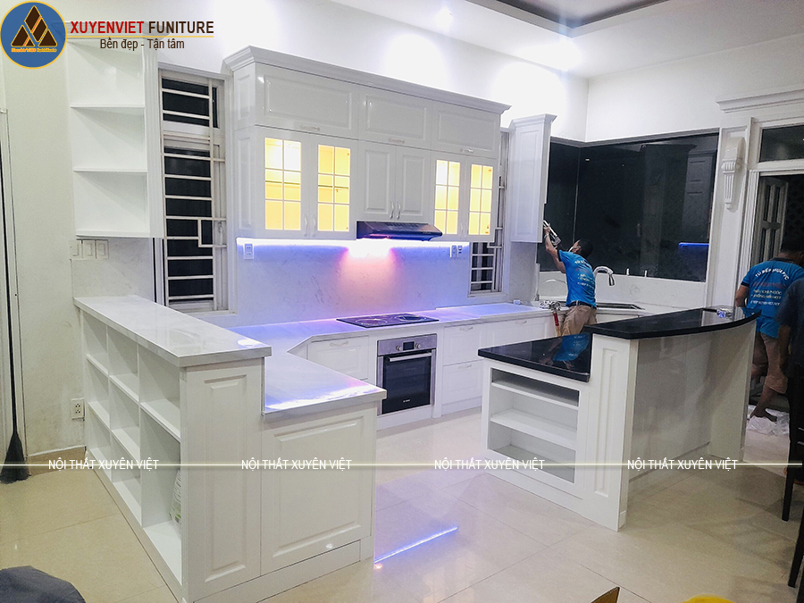 Hình ảnh thực tế tủ bếp nhựa tân cổ điển Xuyên Việt thi công cho nhà cô Huệ Thay thế tủ MDF bằng tủ bếp nhựa tân cổ điển cao cấp nhà cô Huệ