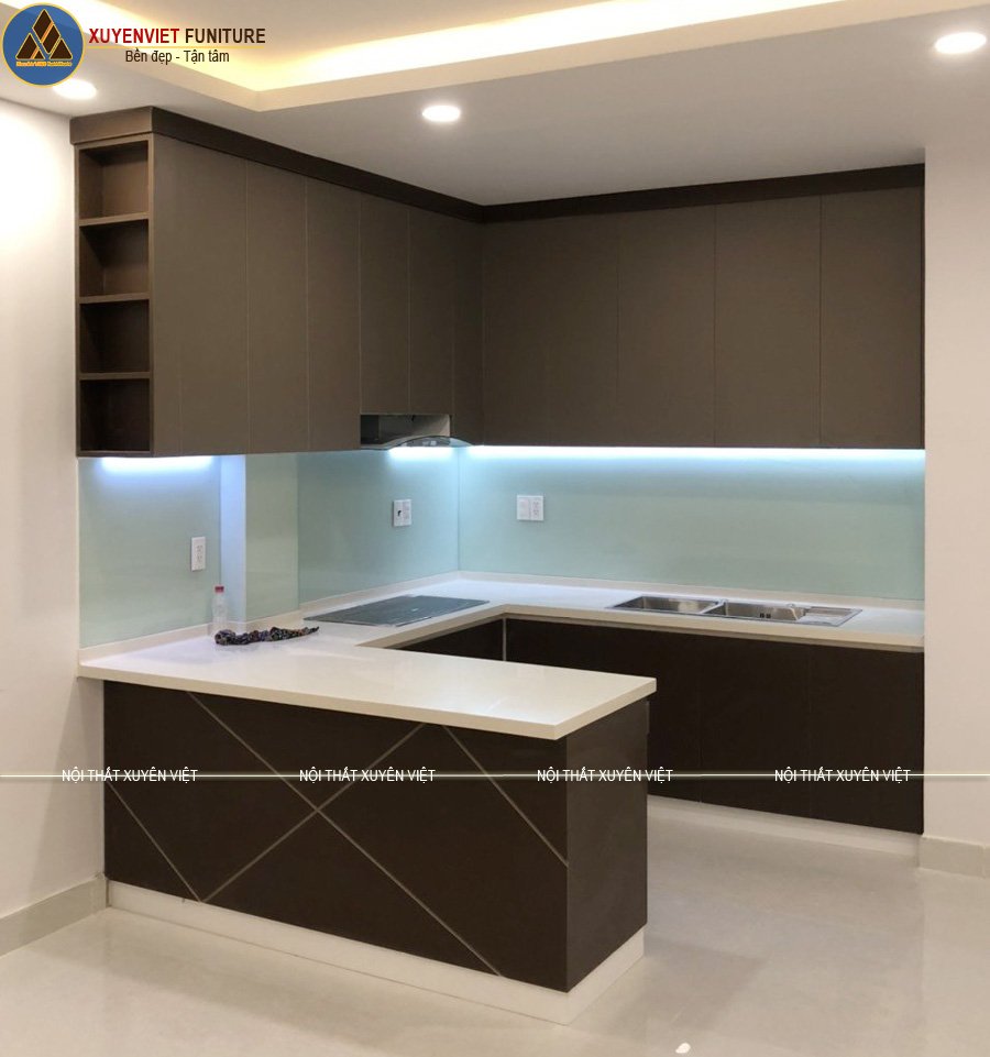 Hình ảnh thực tế tủ bếp nhà cô Huyền sau khi được lắp đặt, hoàn thiện Tủ bếp cao cấp phủ laminate nhà cô Huyền - quận 7