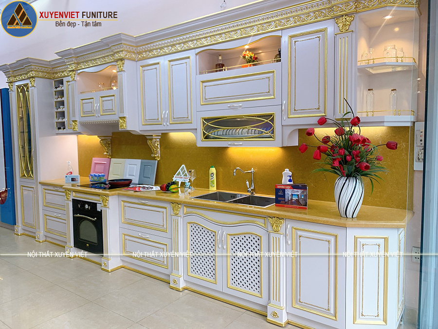 Tủ bếp dát vàng sang trọng đầy đẳng cấp dành cho nhà biệt thự