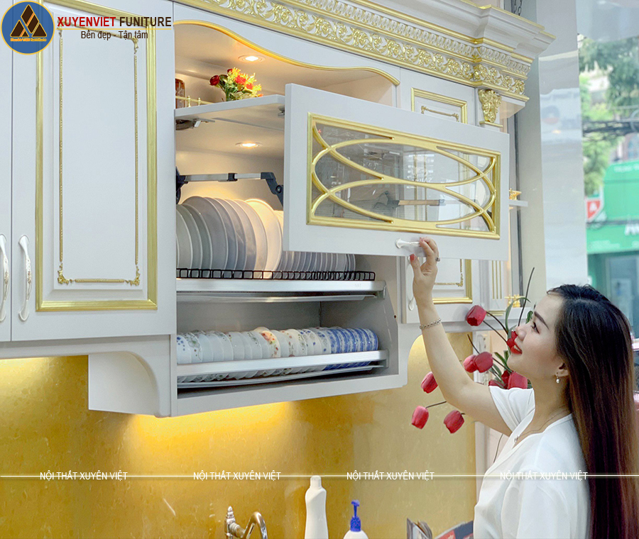 Tủ bếp dát vàng sang trọng đầy đẳng cấp dành cho nhà biệt thự