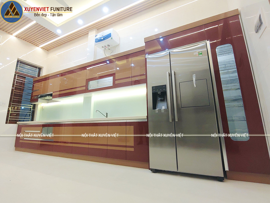 Tủ bếp nhựa sơn men bóng ô tô hiện đại nhà chú Cương Yên Bái