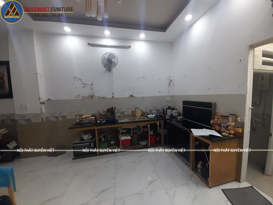 Hiện trạng tủ bếp cũ nhà chị Ngân trước khi thay thế bằng tủ bếp hiện đại 