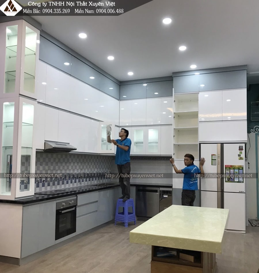 Tủ bếp đẹp có tủ kịch trần kèm hệ tủ rượu 6