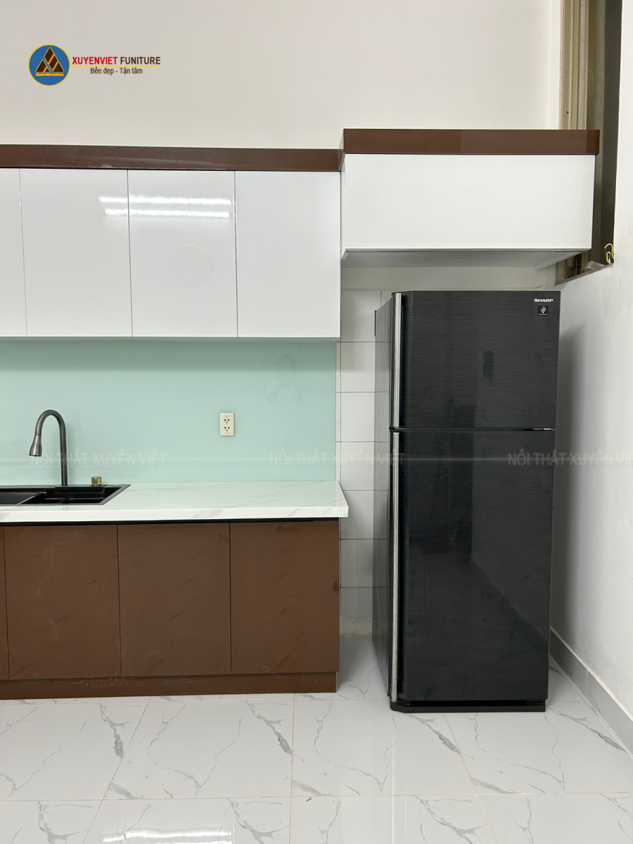  tủ bếp nhựa sơn men bóng ô tô