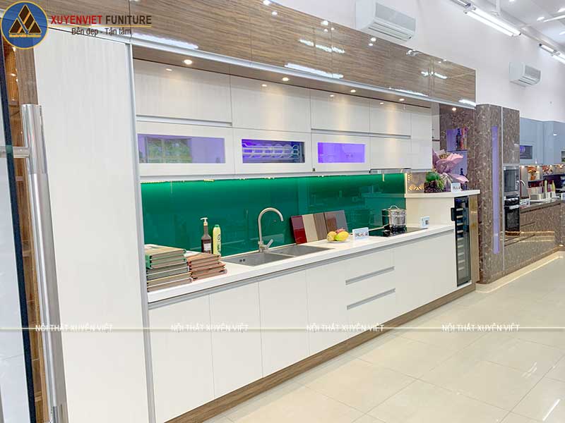 tu-bep-nhua-van-go-tai-showroom-tu-bep-nhua-hai-phong