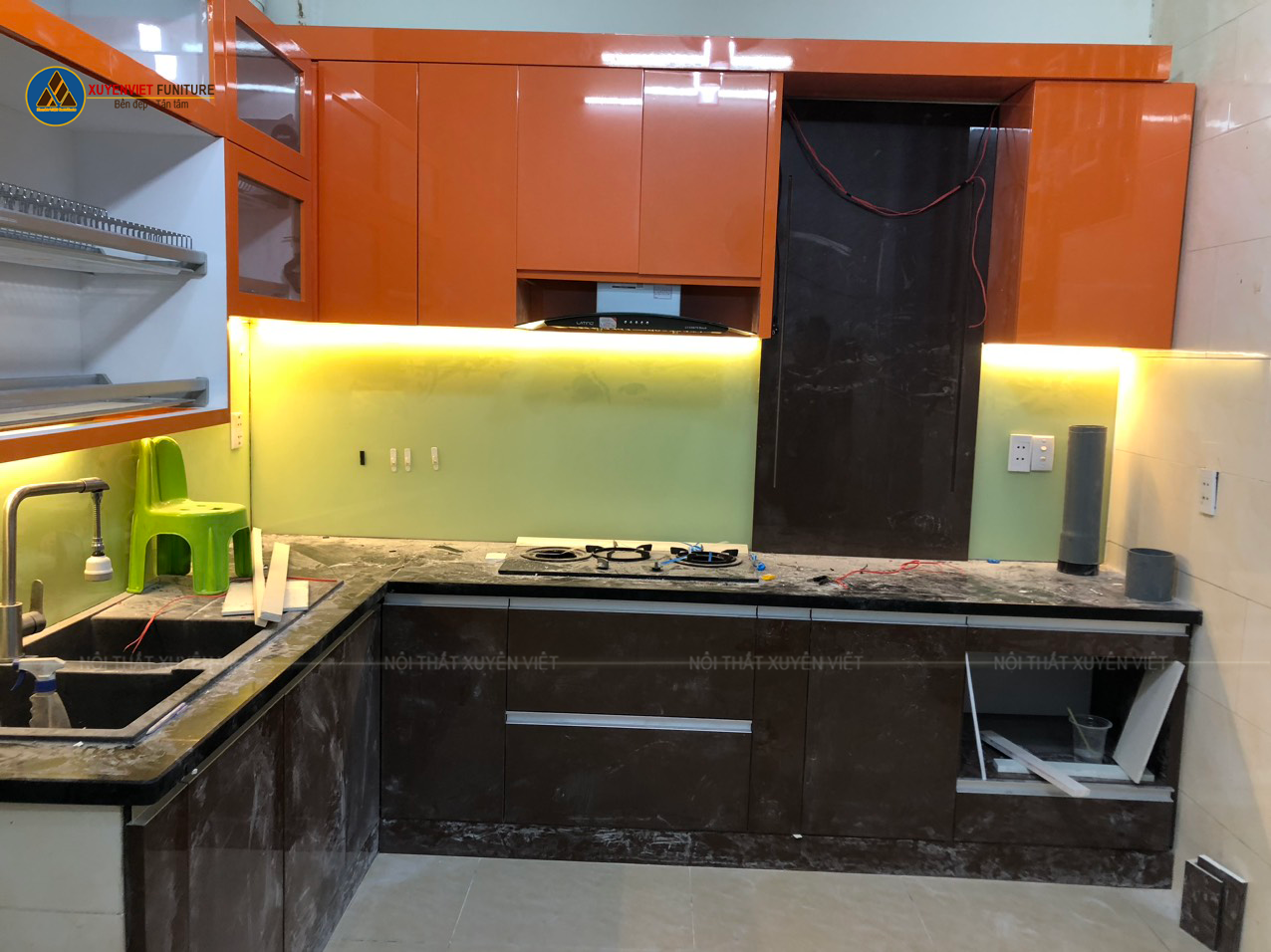 tủ bếp sơn men bóng cao cấp
