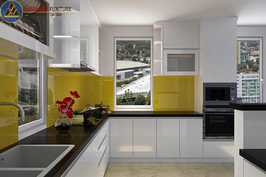 Tủ bếp nhựa phủ acrylic bóng sáng màu trắng nhà anh Phong