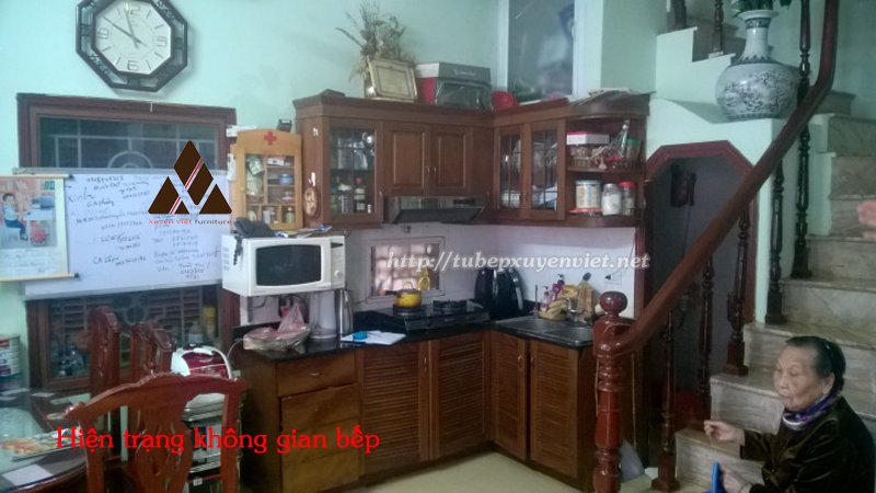 Hiện trang tủ bếp nhà cô Tuyết