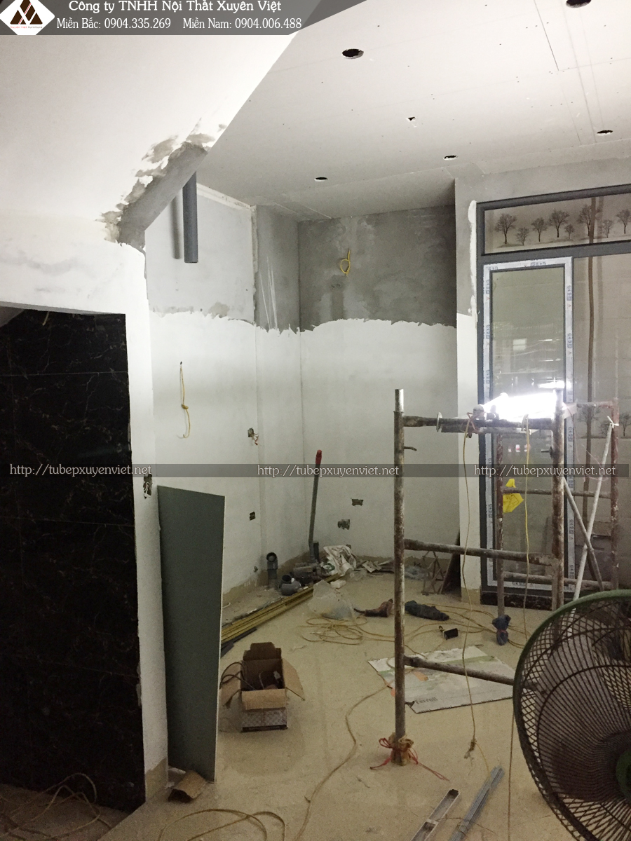 Hiện trạng căn bếp đang hoàn thiện nhà anh Minh