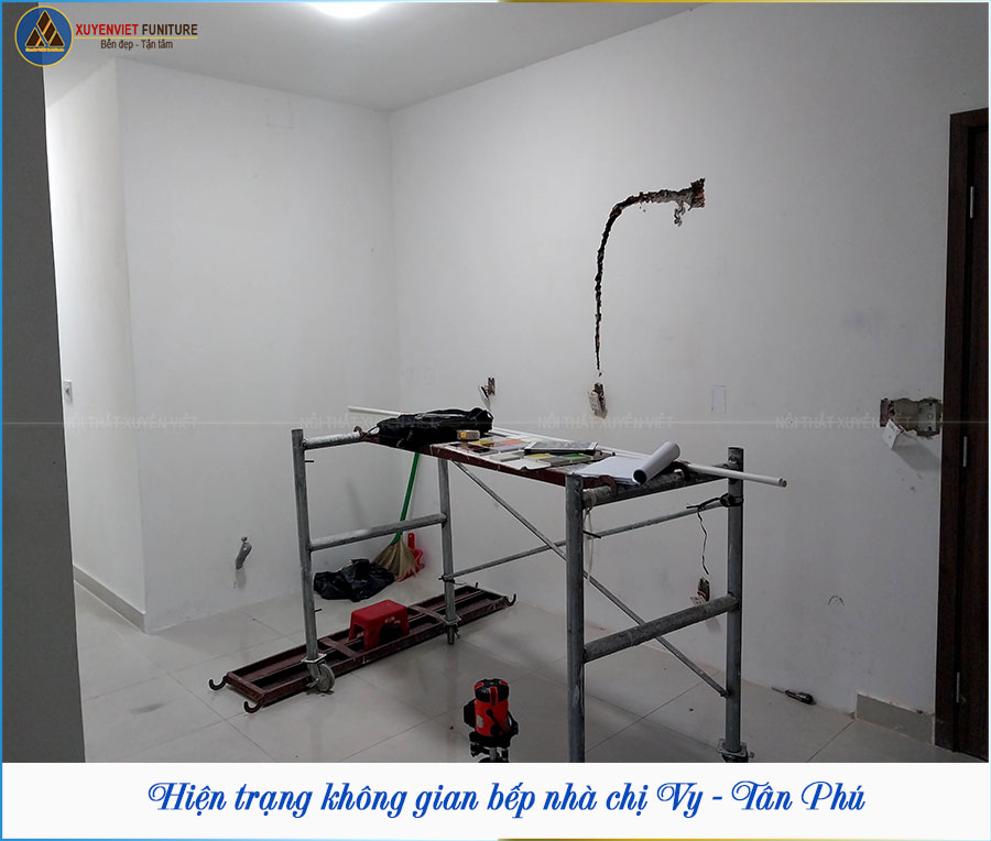 Hiện trạng tủ bếp nhựa trước khi lắp nhà chị Vy - Tân Phú