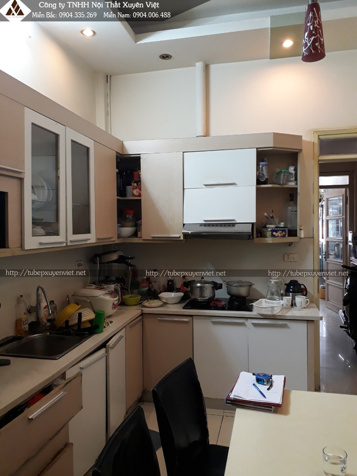 Hiện trạng tủ bếp gỗ cần thay nhà chị Tâm
