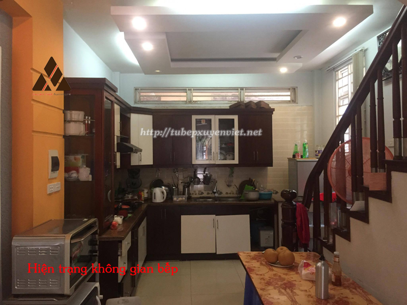 Hiện trạng tủ bếp gỗ nhà cô Vân