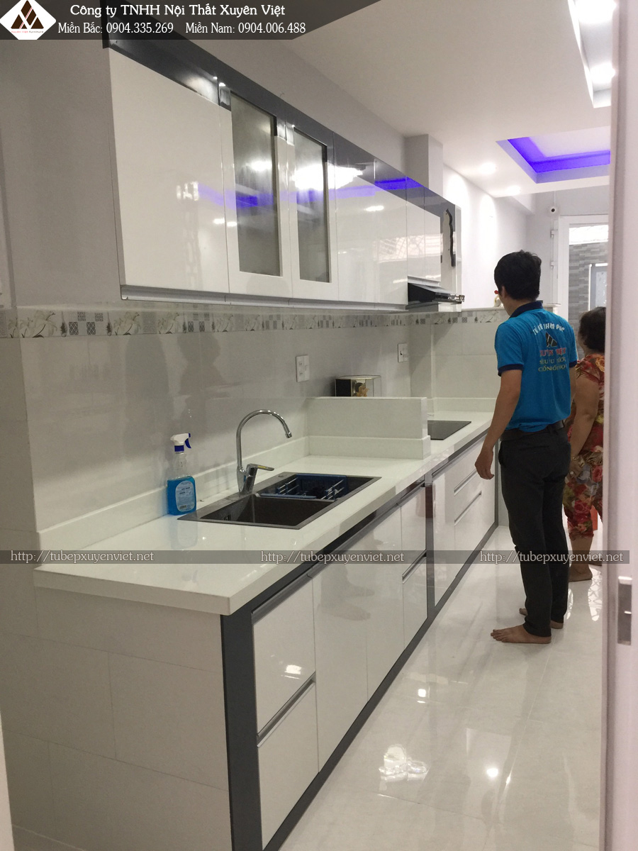 Tủ bếp chữ i đẹp kịch trần nhà chú Thanh - Hải Phòng màu vân gỗ