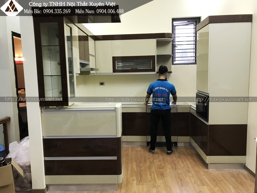 Tủ bếp có quầy bar chị Lệ sau khi lắp đặt