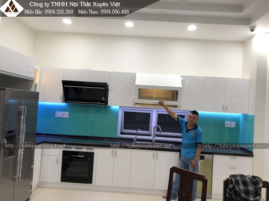 Tủ bếp đẹp bằng nhựa nhà anh Tùng - quận 9