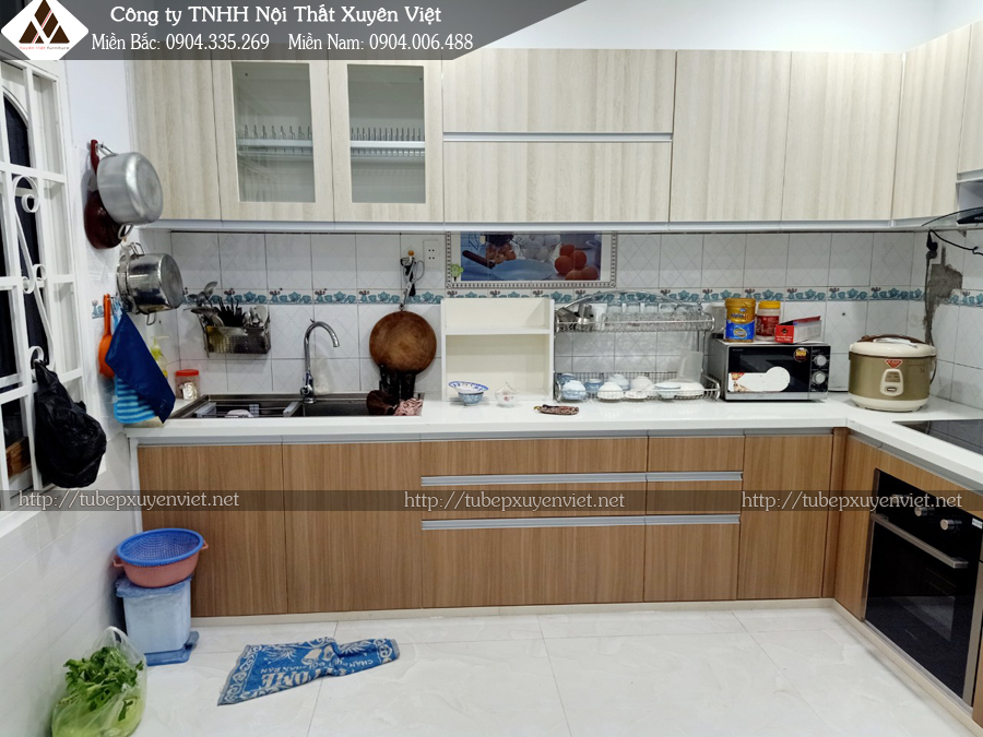 Tủ bếp vân gỗ bằng nhựa chịu nước nhà cô Dung - Thủ Đức