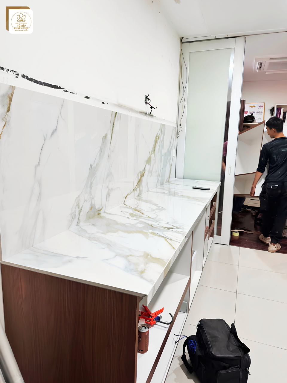 Quá trình thi công tủ bếp nhựa tại nhà chị Xuân